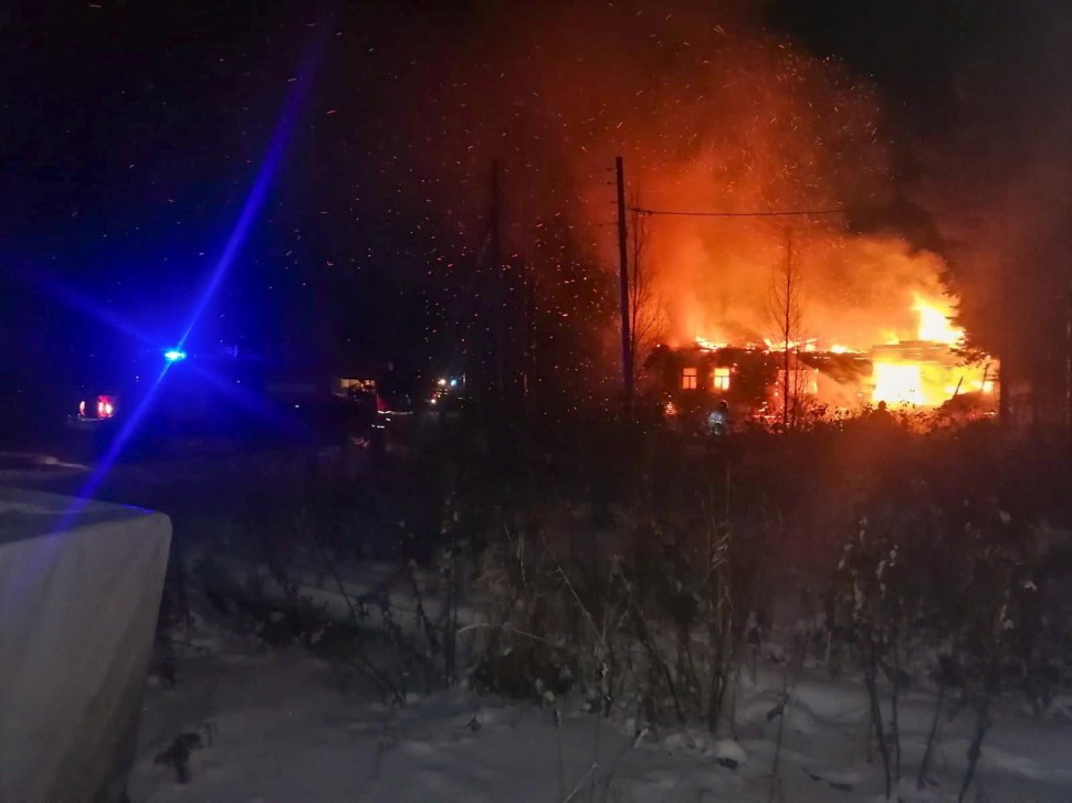 Пожары уничтожили три дома в Холмогорском округе